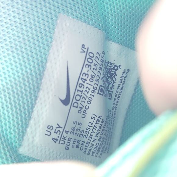 Nike Giannis Immortality 2 GS Light Menta White DQ1943-300 Boys 4.5Y - Picture 9 of 9